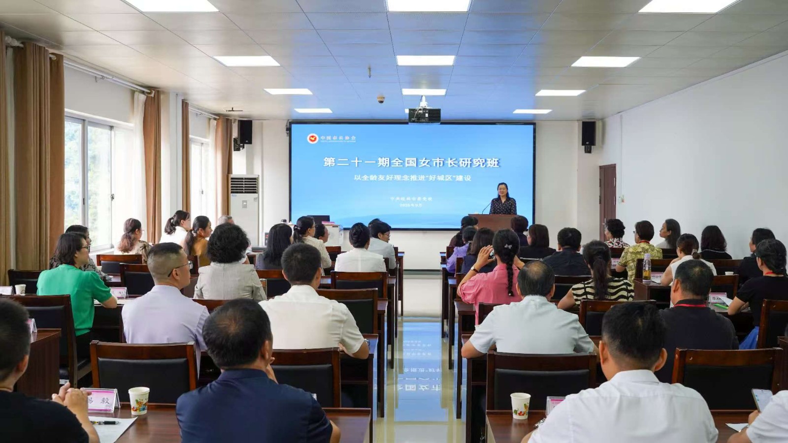 "推进城市健康发展"中国市长协会健康城市发展专业委员会赴郑州调研"展翼新动"公益项目